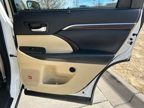 Used 2015 Toyota Highlander Limited image 29