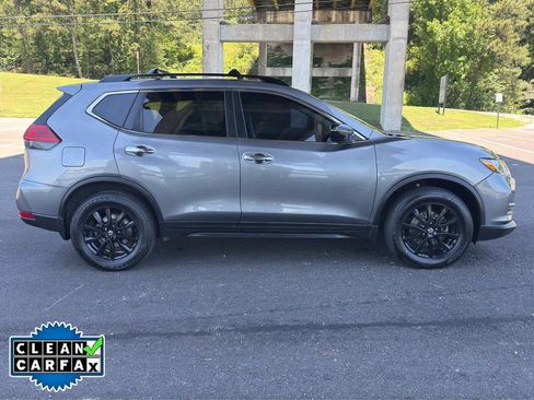 Used 2017 Nissan Rogue SV w/ Midnight Edition FWD image 2