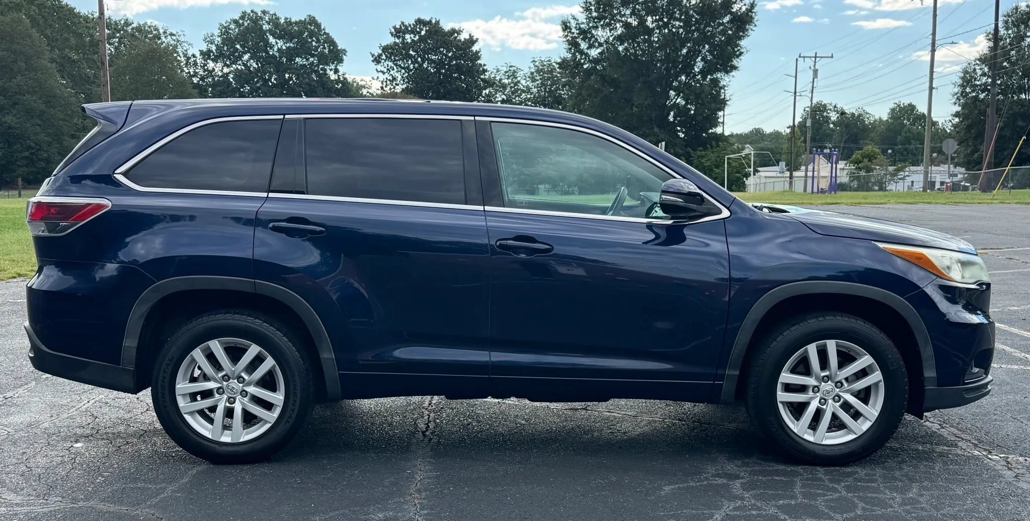 Used 2015 Toyota Highlander LE FWD image 9