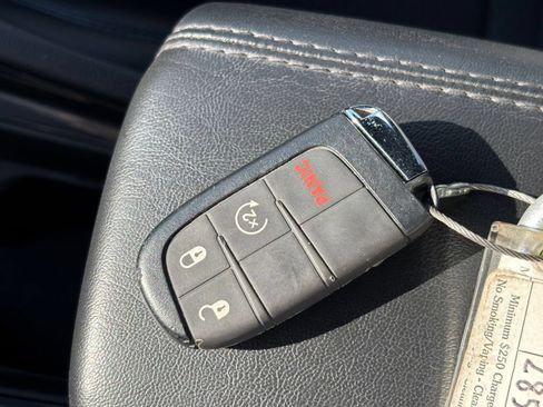 Used 2025 Jeep Compass Latitude AWD/4WD image 24
