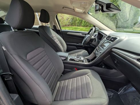 Used 2020 Ford Fusion SE image 12