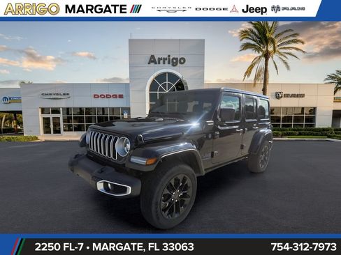 Used 2025 Jeep Wrangler Unlimited Sahara w/ Safety Group AWD/4WD image 9