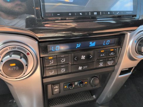 Used 2015 Toyota 4Runner Limited AWD/4WD image 17