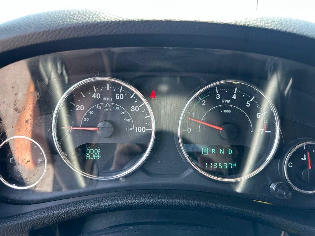 Used 2014 Jeep Wrangler Unlimited Sahara w/ Connectivity Group AWD/4WD image 40
