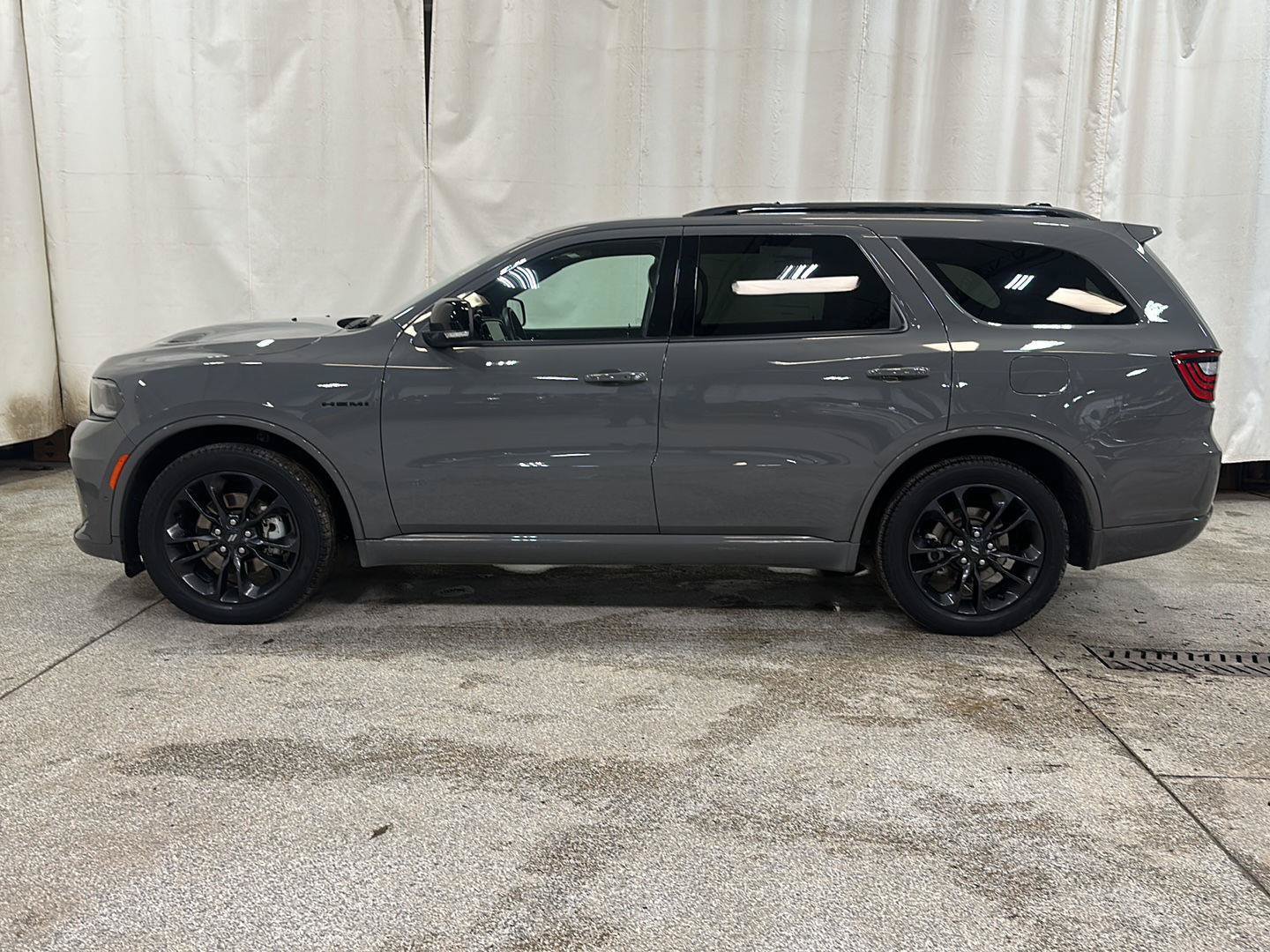 Used 2023 Dodge Durango R/T AWD/4WD image 2