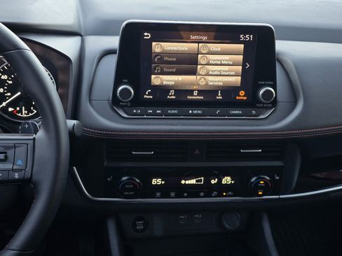 Certified 2025 Nissan Rogue SV image 16