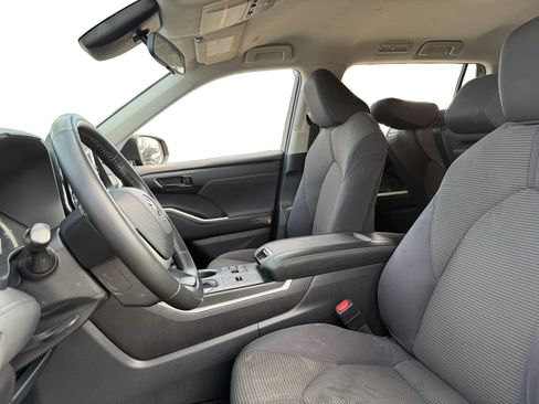 Used 2023 Toyota Highlander LE image 9