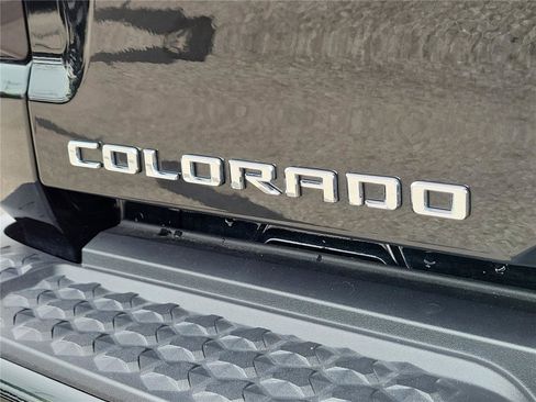 Used 2024 Chevrolet Colorado LT w/ LT Convenience Package III RWD image 7