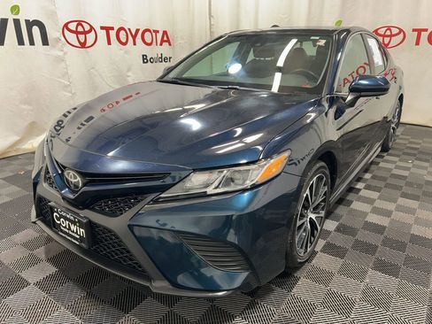 Used 2019 Toyota Camry SE image 3