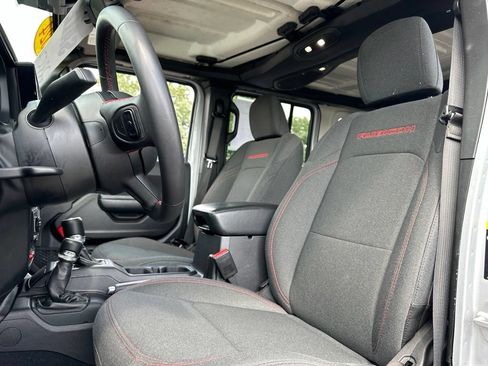 Used 2024 Jeep Wrangler Unlimited Rubicon AWD/4WD image 33