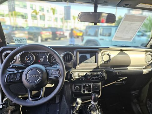 Used 2023 Jeep Gladiator Sport AWD/4WD image 28