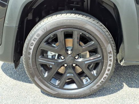 Certified 2022 Jeep Renegade Altitude w/ Sun/Sound Group AWD/4WD image 7