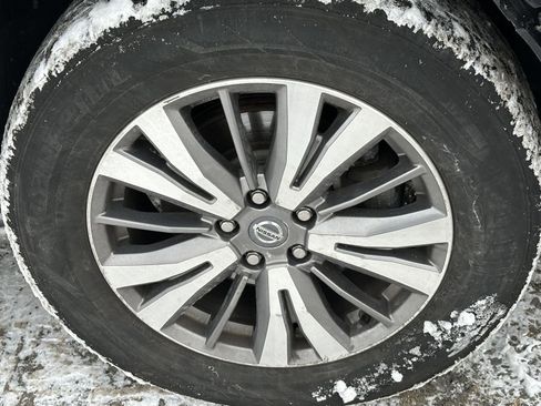 Used 2019 Nissan Pathfinder SV image 10