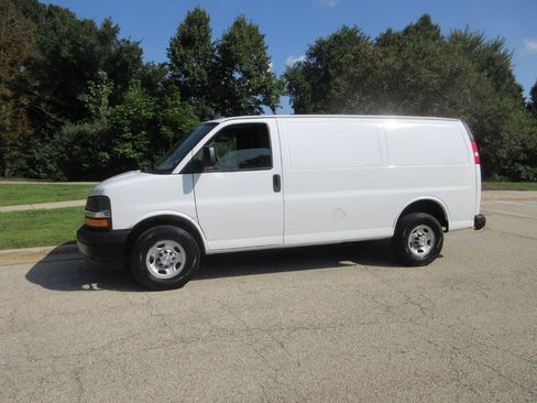 Used 2021 Chevrolet Express 2500 w/ Driver Convenience Package RWD image 21