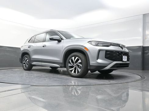 New 2026 Volkswagen Tiguan S FWD image 21