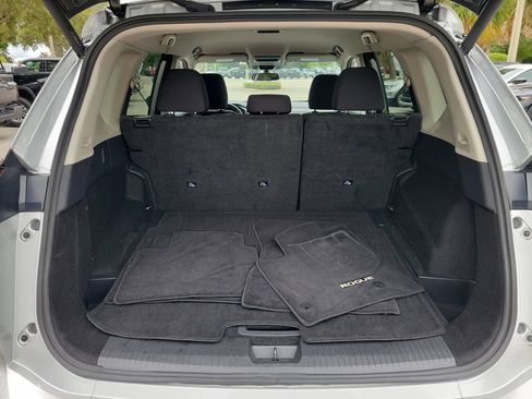 Used 2025 Nissan Rogue SV FWD image 7