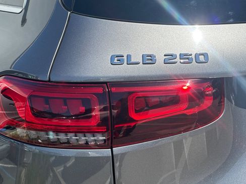 Used 2022 Mercedes-Benz GLB 250 4MATIC image 29