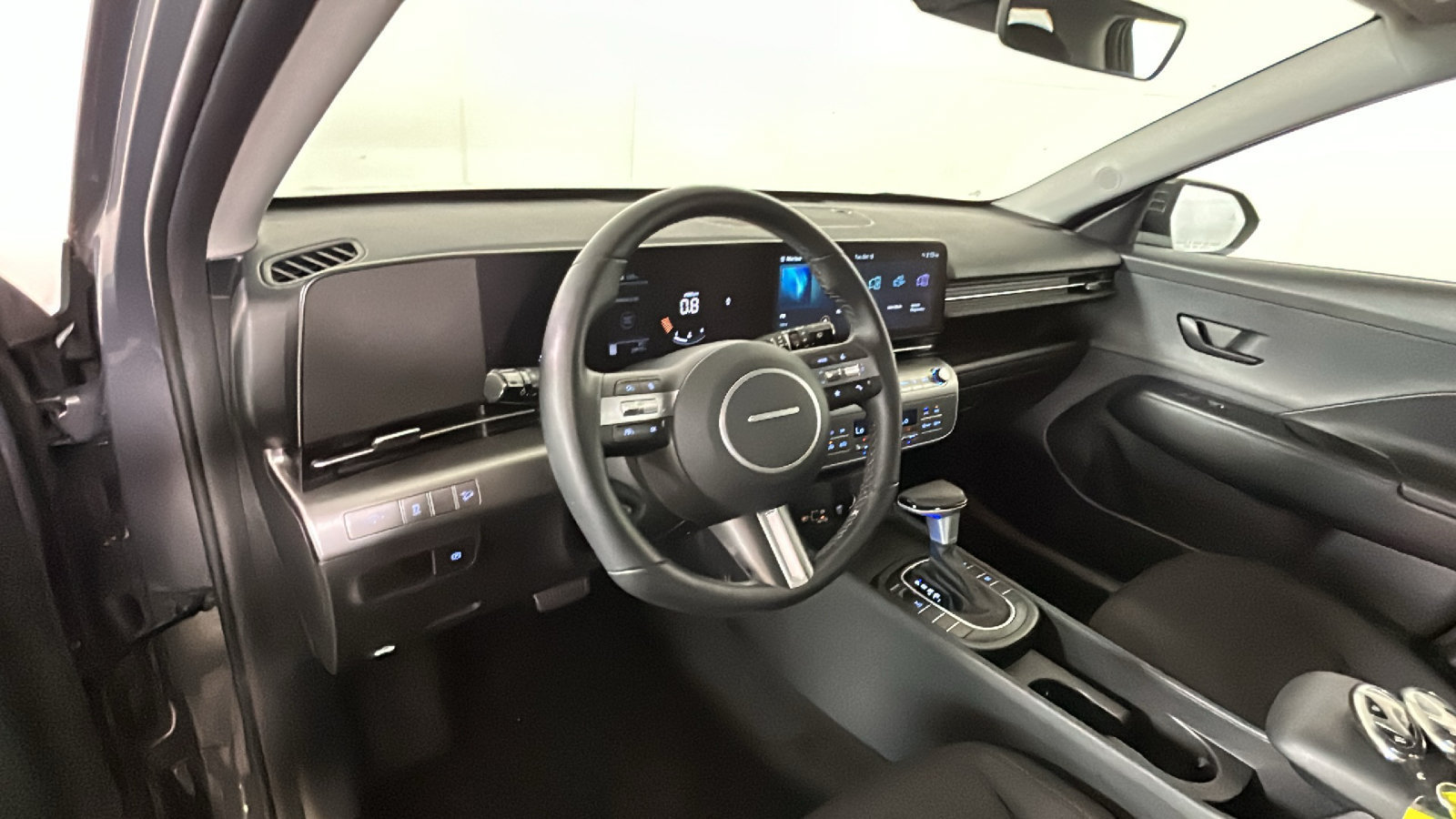 Used 2024 Hyundai Kona SEL AWD/4WD image 17