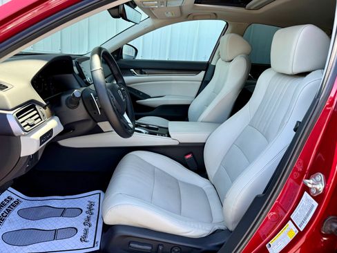 Used 2018 Honda Accord Touring image 32