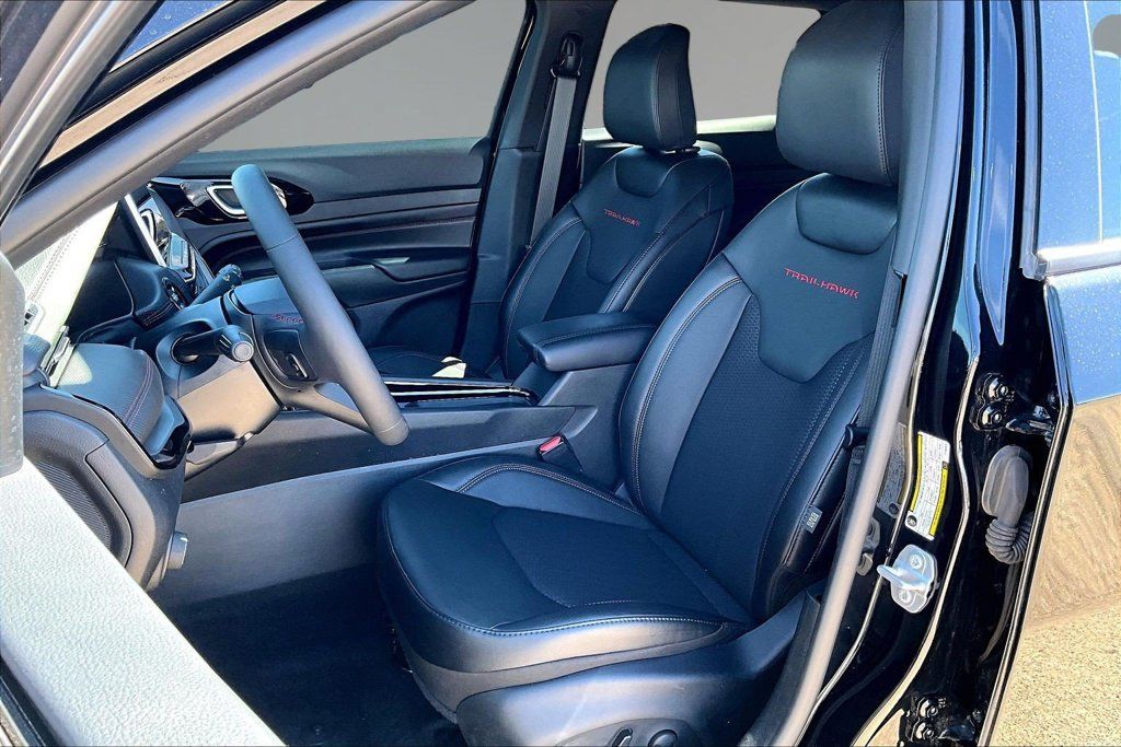 Used 2026 Jeep Compass Trailhawk AWD/4WD image 20