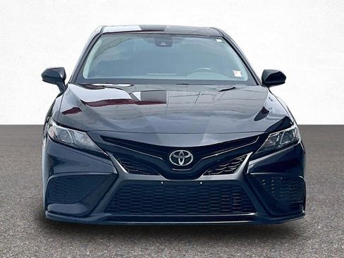 Used 2021 Toyota Camry SE FWD image 3