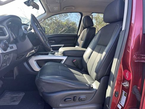 Used 2019 Nissan Titan PRO-4X AWD/4WD image 15