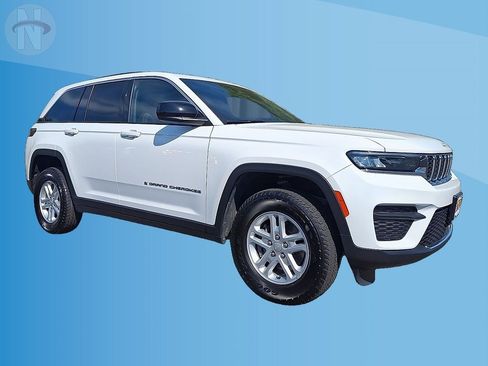 Used 2024 Jeep Grand Cherokee Laredo AWD/4WD image 1