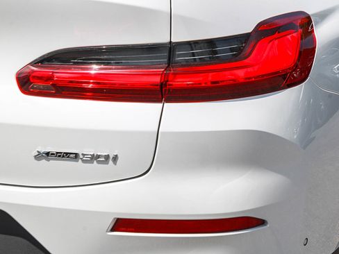 Used 2024 BMW X4 xDrive30i w/ Premium Package AWD/4WD image 7