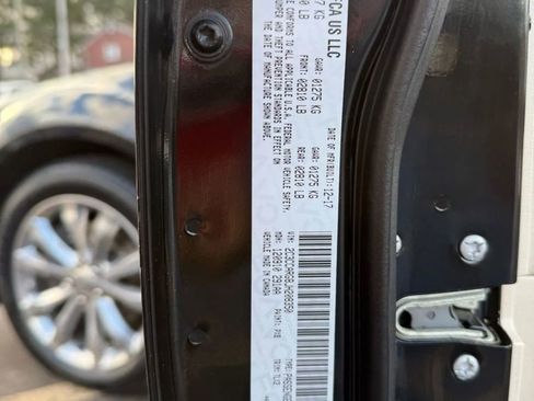 Used 2018 Chrysler 300 Touring L image 32