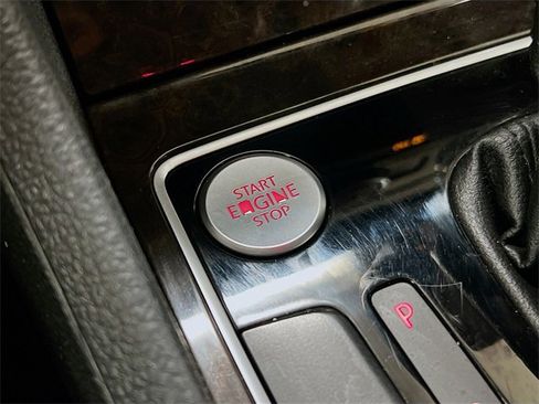 Used 2014 Volkswagen Passat 3.6 SEL Premium image 16