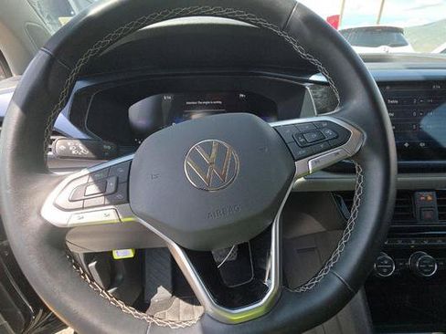 Used 2024 Volkswagen Taos SE FWD image 8