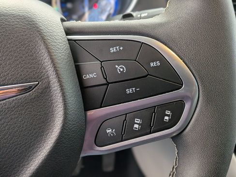 Used 2024 Chrysler Pacifica Touring-L image 23