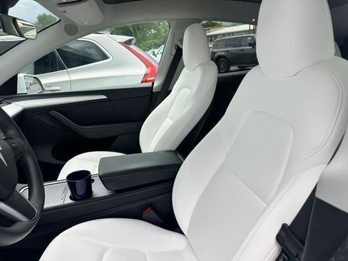 Used 2025 Tesla Model Y Long Range RWD image 29