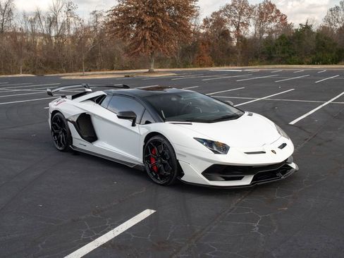 Used 2021 Lamborghini Aventador SVJ image 1