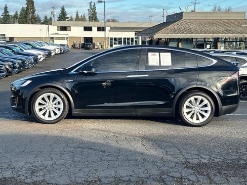 Used 2018 Tesla Model X 75D image 7