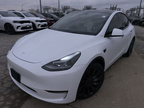 Used 2024 Tesla Model Y Performance image 2