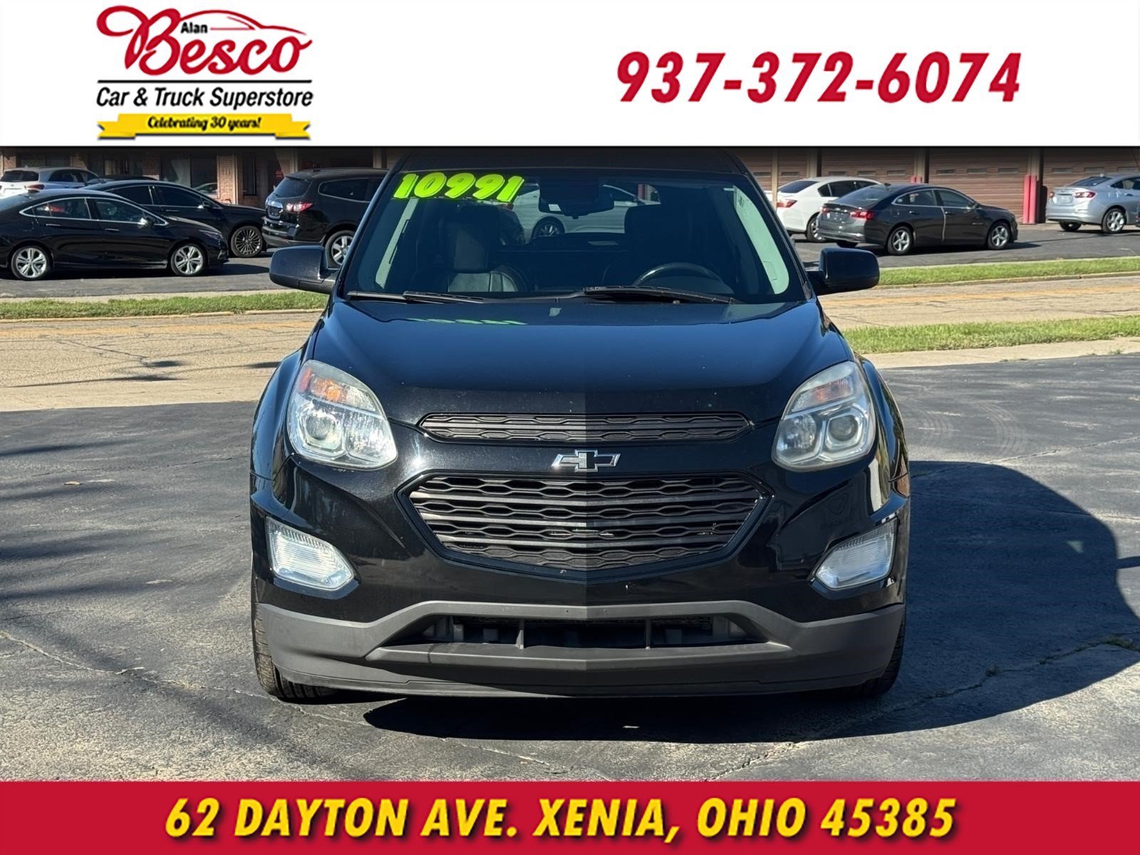 Used 2017 Chevrolet Equinox LT w/ Midnight Edition FWD image 2