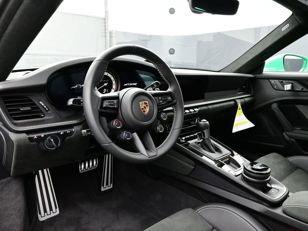 Certified 2025 Porsche 911 GT3 RS RWD image 4