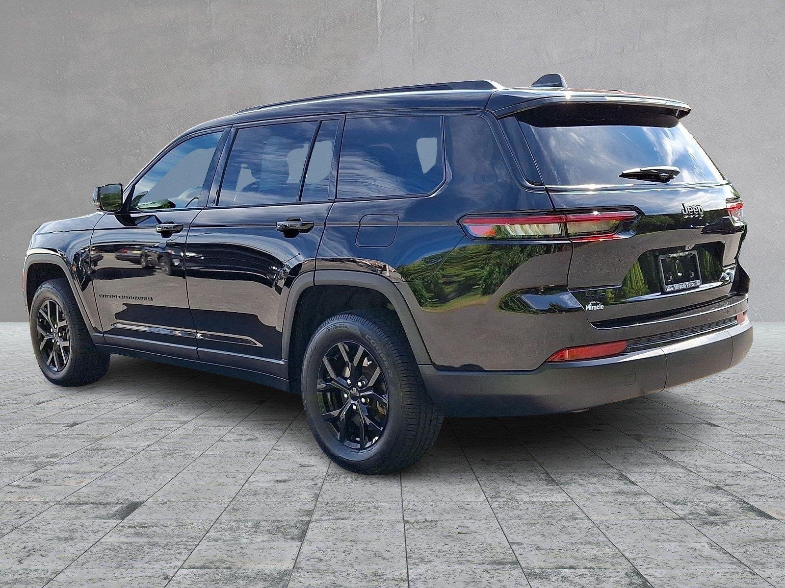 Used 2024 Jeep Grand Cherokee L Altitude AWD/4WD image 4