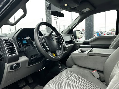 Used 2016 Ford F150 XLT image 9