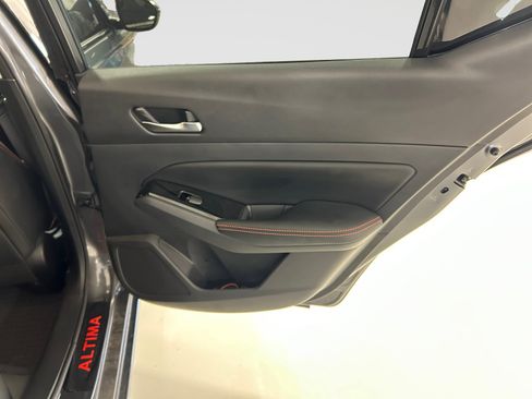 Used 2024 Nissan Altima 2.5 SR FWD image 18