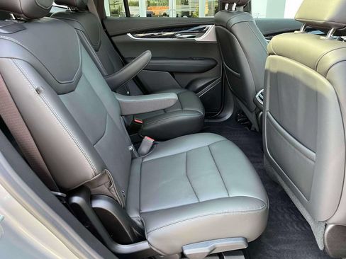 Certified 2025 Cadillac XT6 Premium Luxury w/ Technology Package AWD/4WD image 21