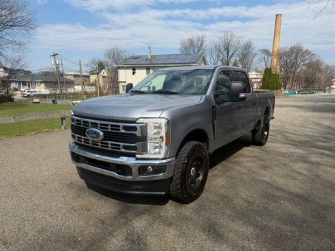 Used 2024 Ford F250 XLT image 3