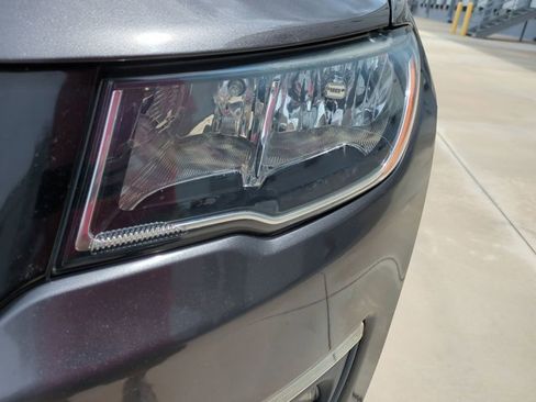 Used 2019 Jeep Compass Latitude image 9