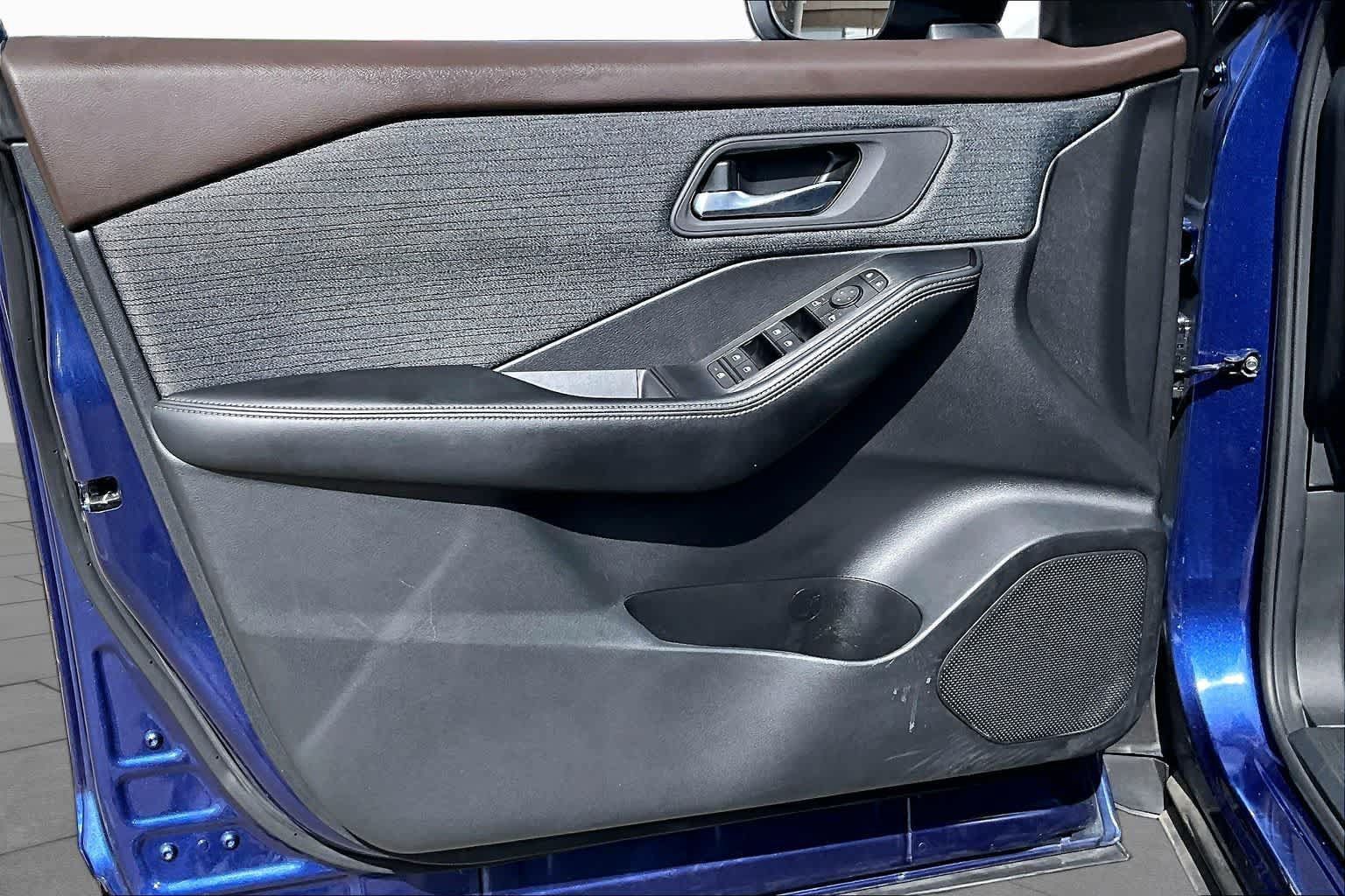 Used 2023 Nissan Rogue SV FWD image 38