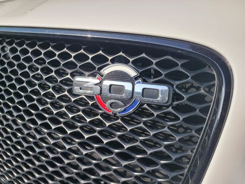 Used 2023 Chrysler 300 C RWD image 4