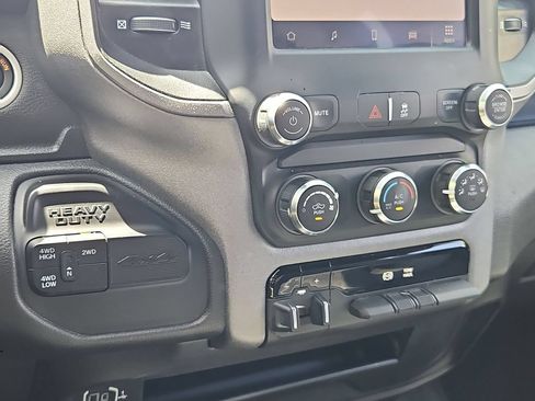 Certified 2024 RAM 2500 Tradesman w/ Chrome Appearance Group AWD/4WD image 25