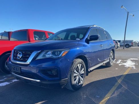 Used 2018 Nissan Pathfinder S image 16