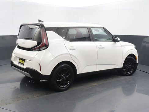 Used 2023 Kia Soul LX w/ LX Technology Package image 4