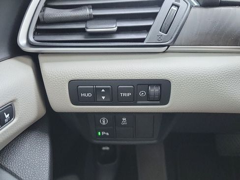 Used 2019 Honda Accord Touring image 14